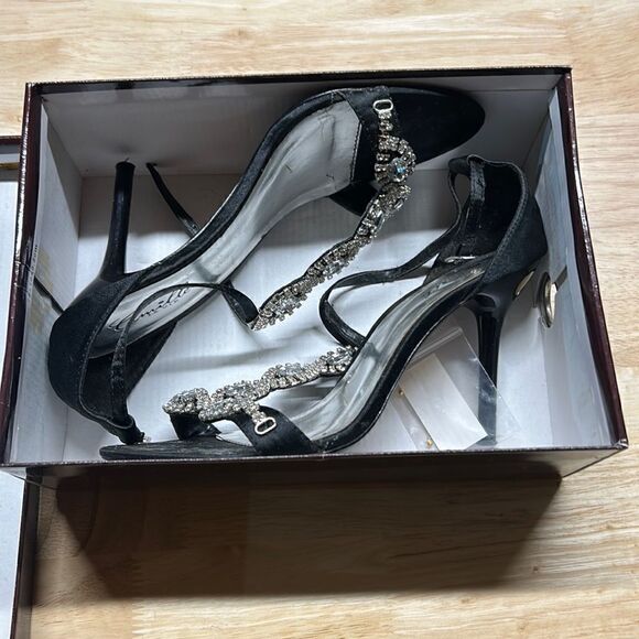 Woman’s Heels  - Picture 1 of 6